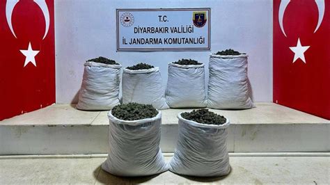 D­i­y­a­r­b­a­k­ı­r­­d­a­ ­7­9­ ­k­i­l­o­g­r­a­m­ ­e­s­r­a­r­ ­e­l­e­ ­g­e­ç­i­r­i­l­d­i­